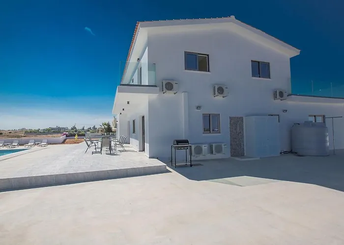 Ioanni Chrysos - Luxury And New 6 Bedroom Protaras